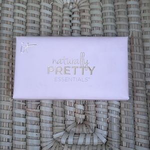IT naturally pretty essentials eyeshadow pallette